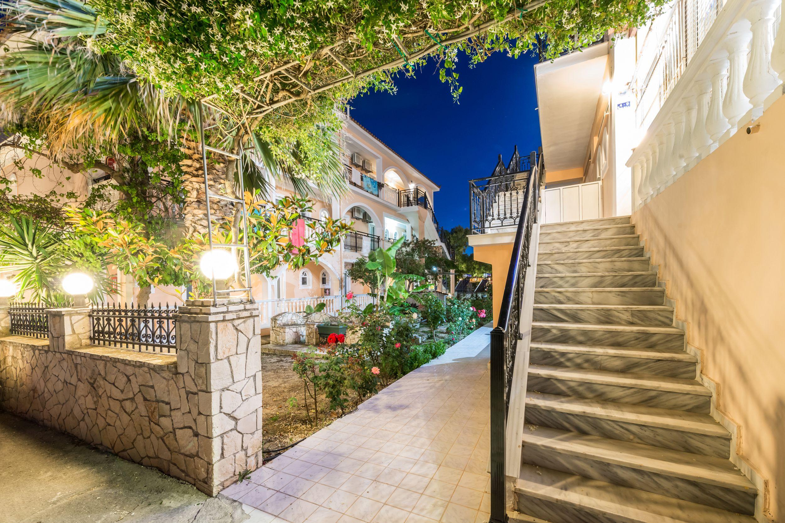 Athina Apartments Zakynthos Town Ngoại thất bức ảnh